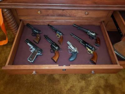 Mitcham-24-Gun-Antique-Gun-Cabinet-2021020