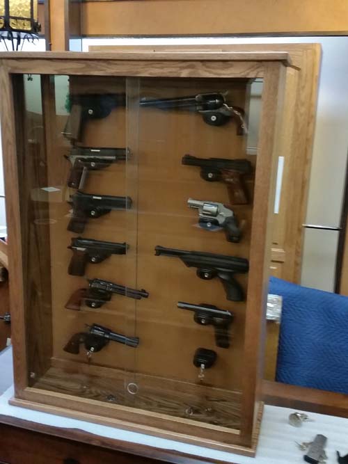 Amish Custom Pistol Displays